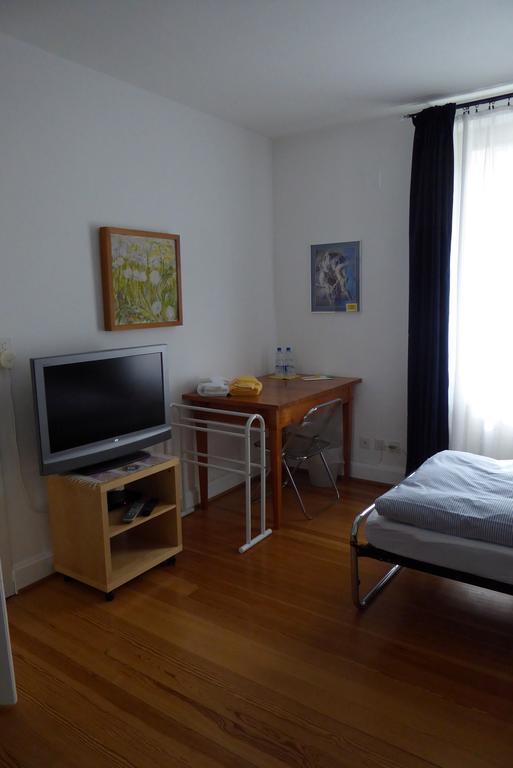 B&B Schlettstadterstrasse Базел Екстериор снимка